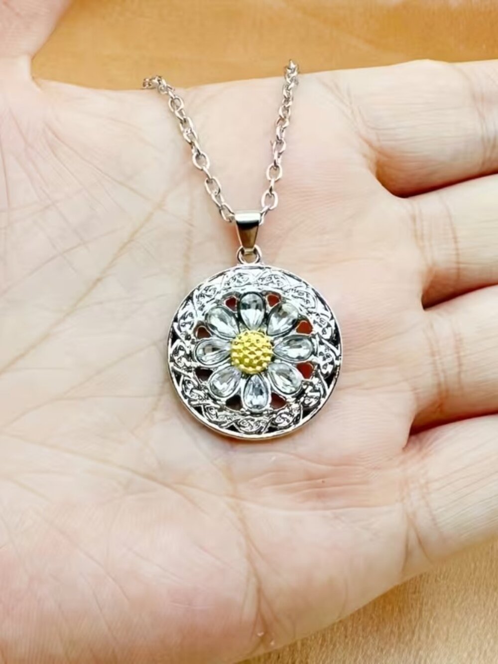 1 pc Sunflower Necklace - New - Picture 4 of 4